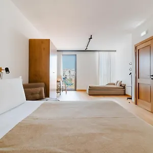 4* Szálloda Glass House - Smart & Parking